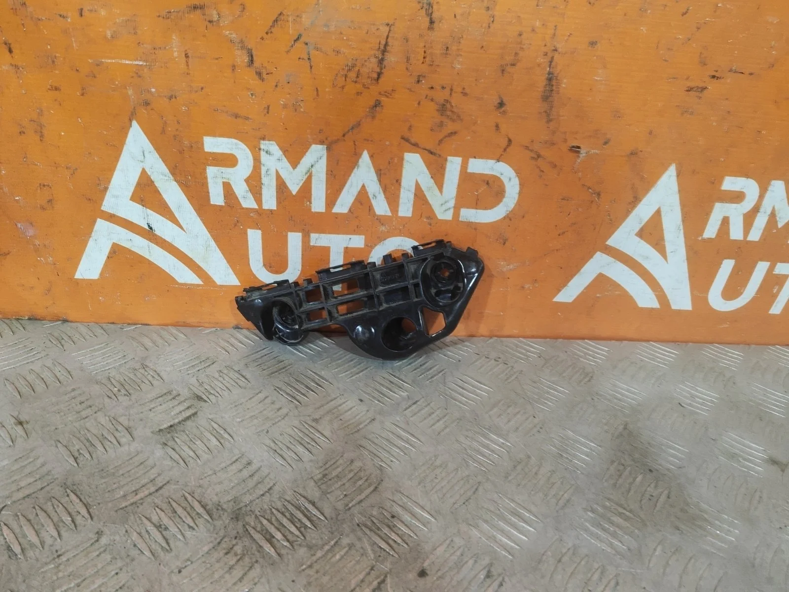 Кронштейн бампера Toyota Camry 2017-нв 8 XV70