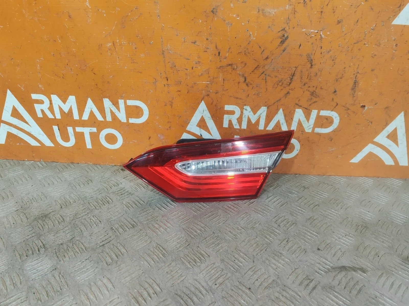 Фонарь внутренний Toyota Camry 2017-нв 8 XV70