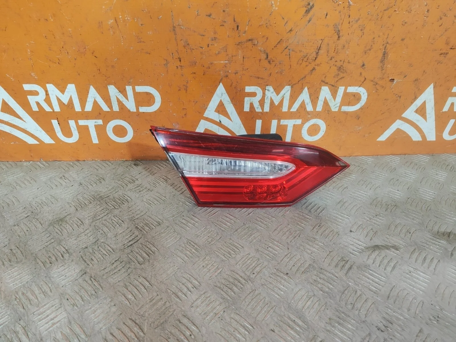 Фонарь внутренний Toyota Camry 2017-нв 8 XV70