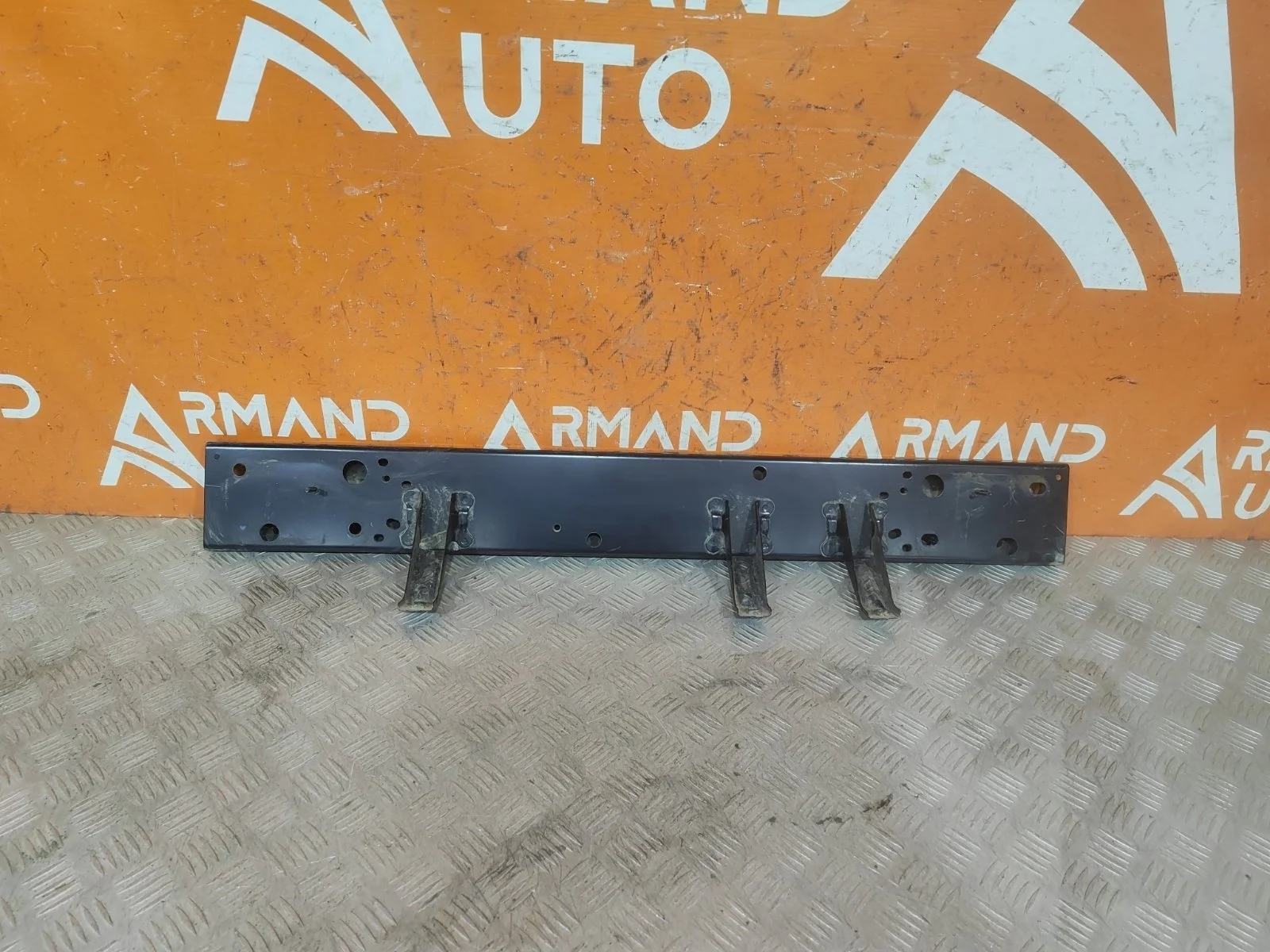 Усилитель бампера Toyota Hilux 2015-нв 8