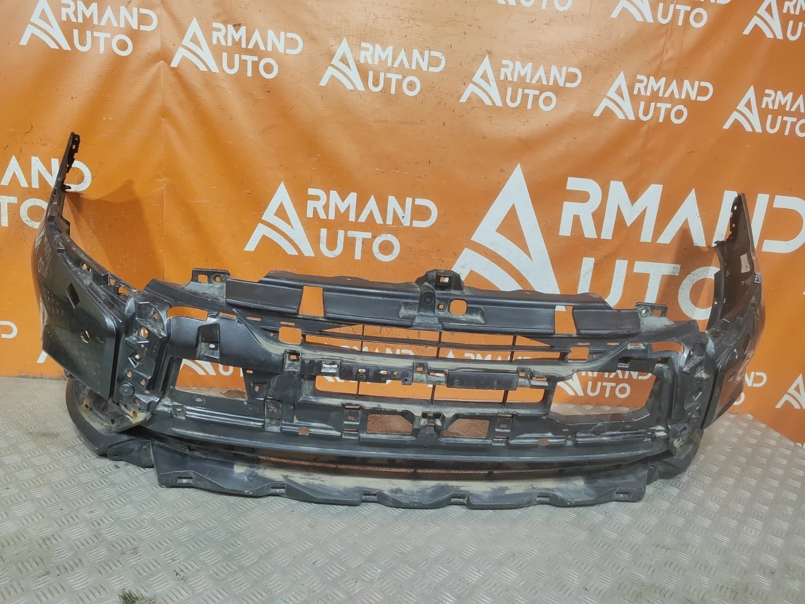 Бампер Mitsubishi Outlander 2018-нв 3