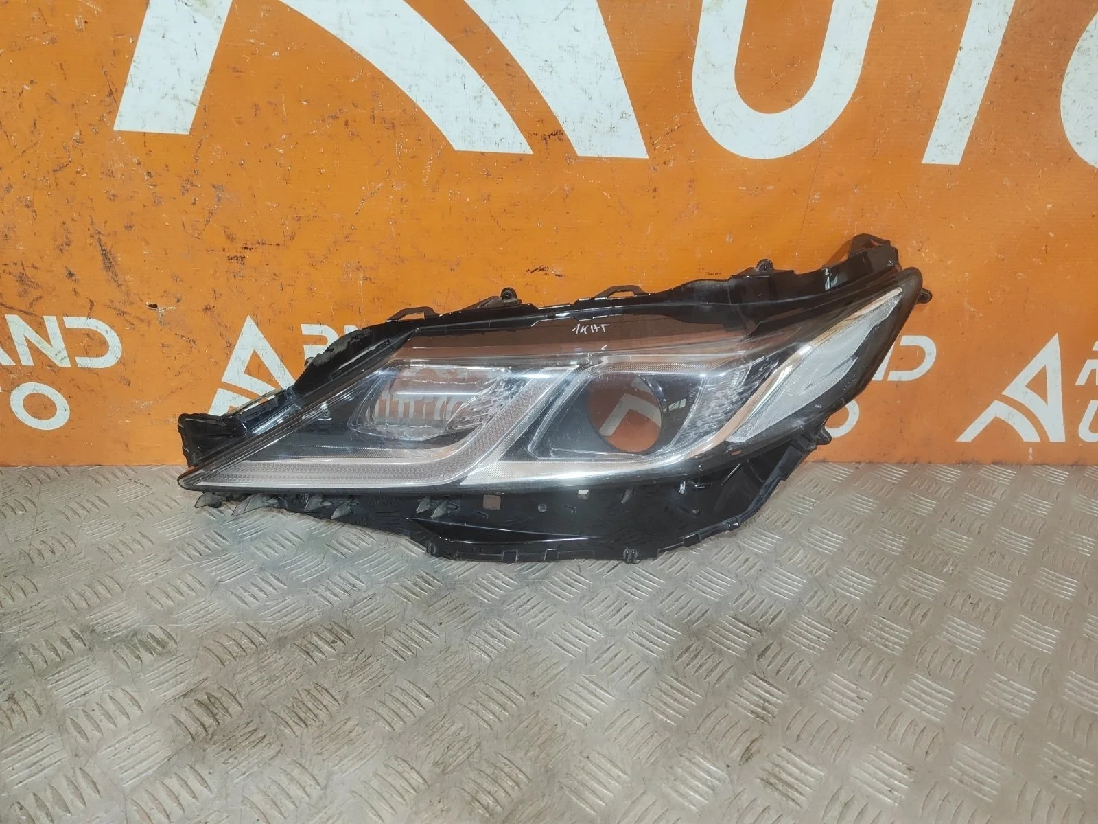 Стекло фары Toyota Camry 2020-нв 8 XV70