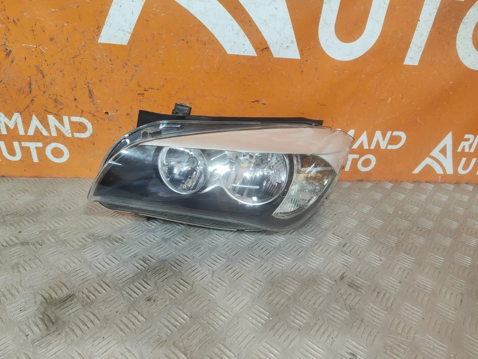 Фара BMW X1 2012-2015 E84