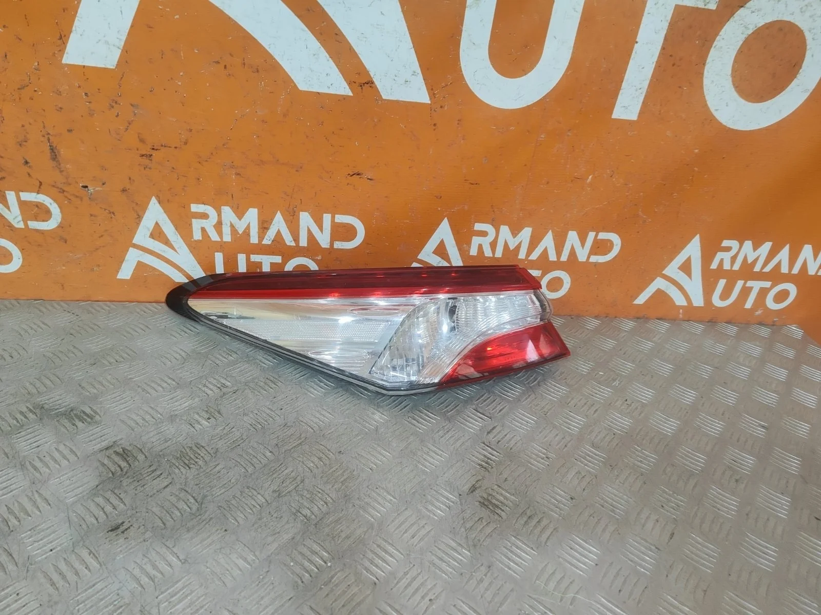 Фонарь внешний Toyota Camry 2017-нв 8 XV70