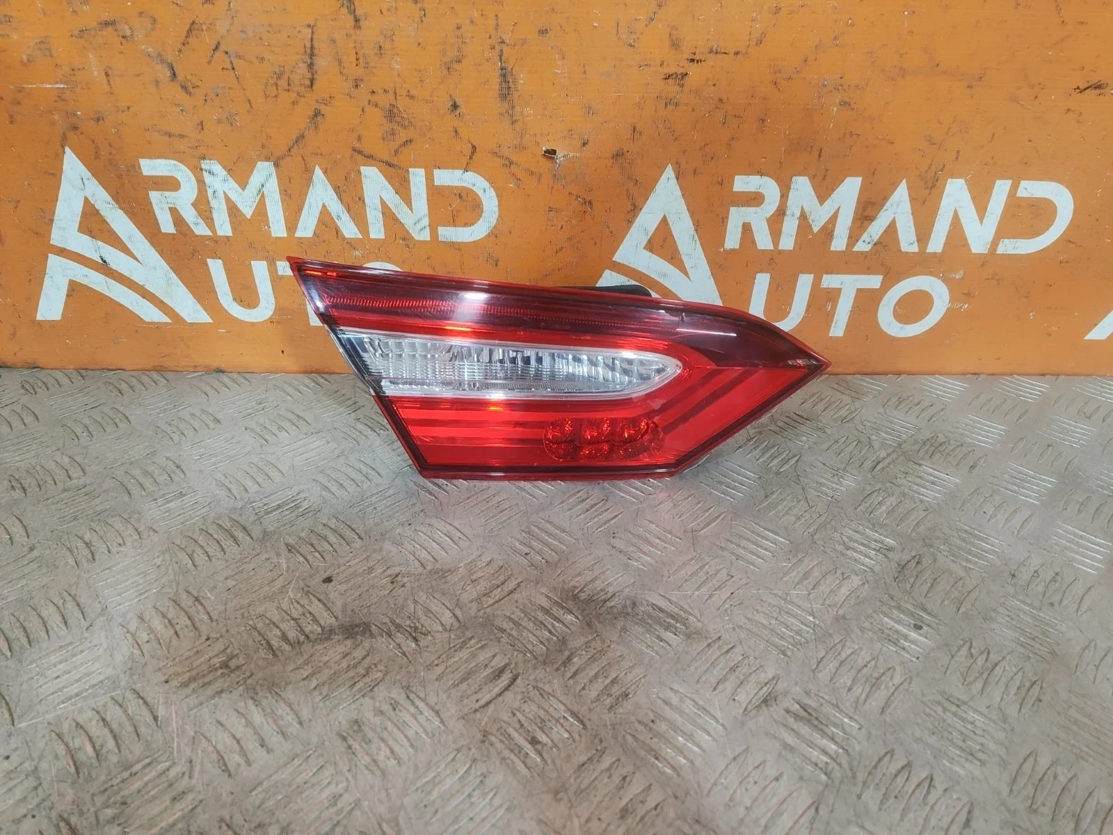 Фонарь внутренний Toyota Camry 2017-нв 8 XV70