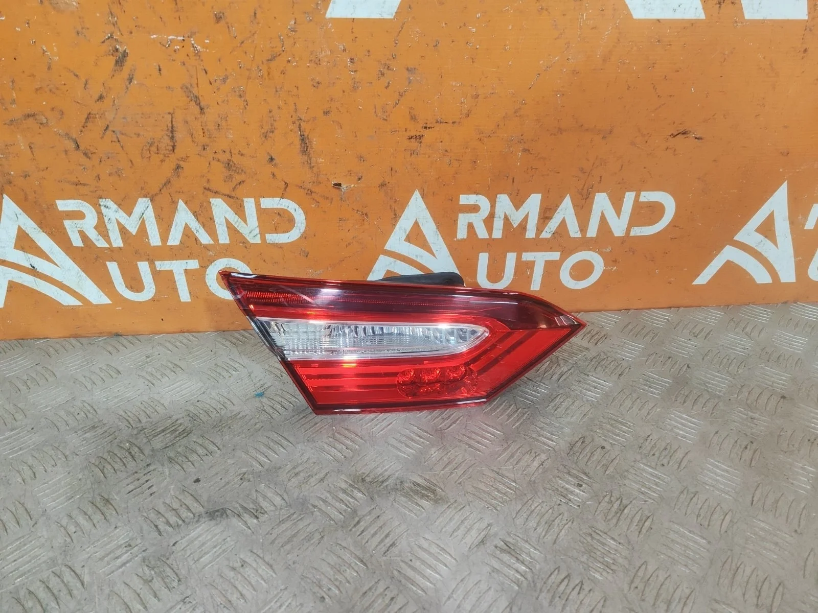 Фонарь внутренний Toyota Camry 2017-нв 8 XV70