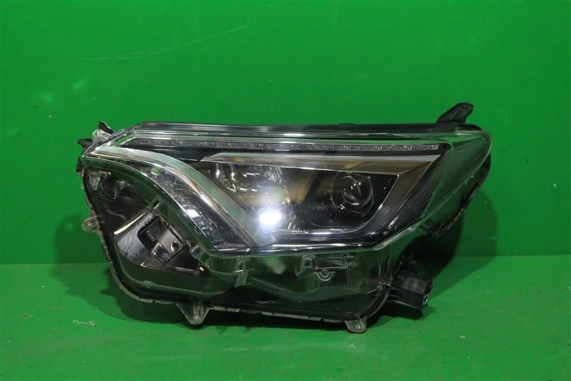 Фара TOYOTA RAV4 2015-2019 CA40