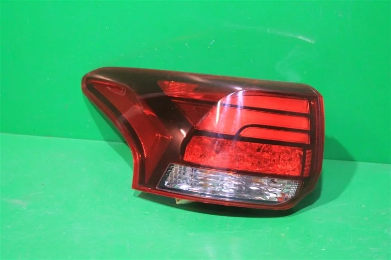 Фонарь внешний MITSUBISHI OUTLANDER 2015-нв 3