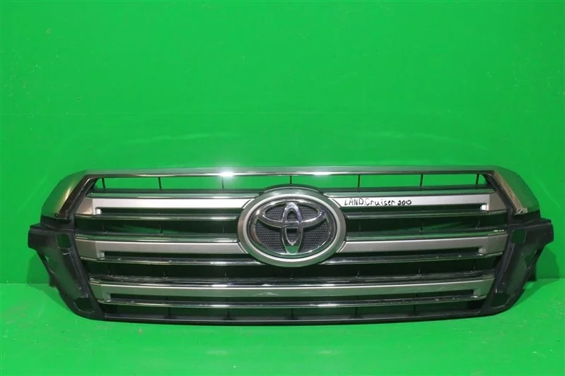 Решетка радиатора TOYOTA LAND CRUISER 2015-2021 200