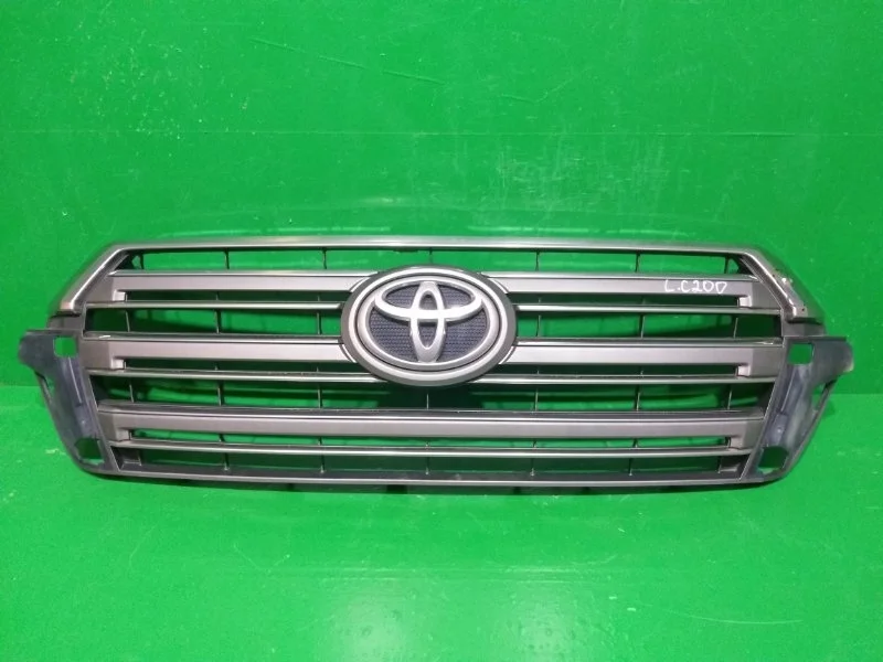 Решетка радиатора Toyota Land Cruiser 2015-2021 200