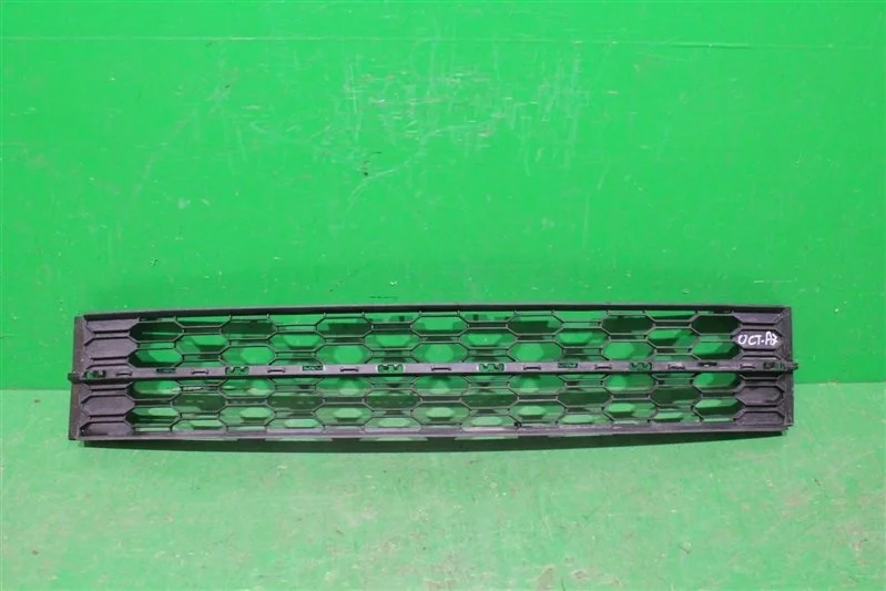 Решетка бампера SKODA OCTAVIA 2017 A7 Рестайлинг