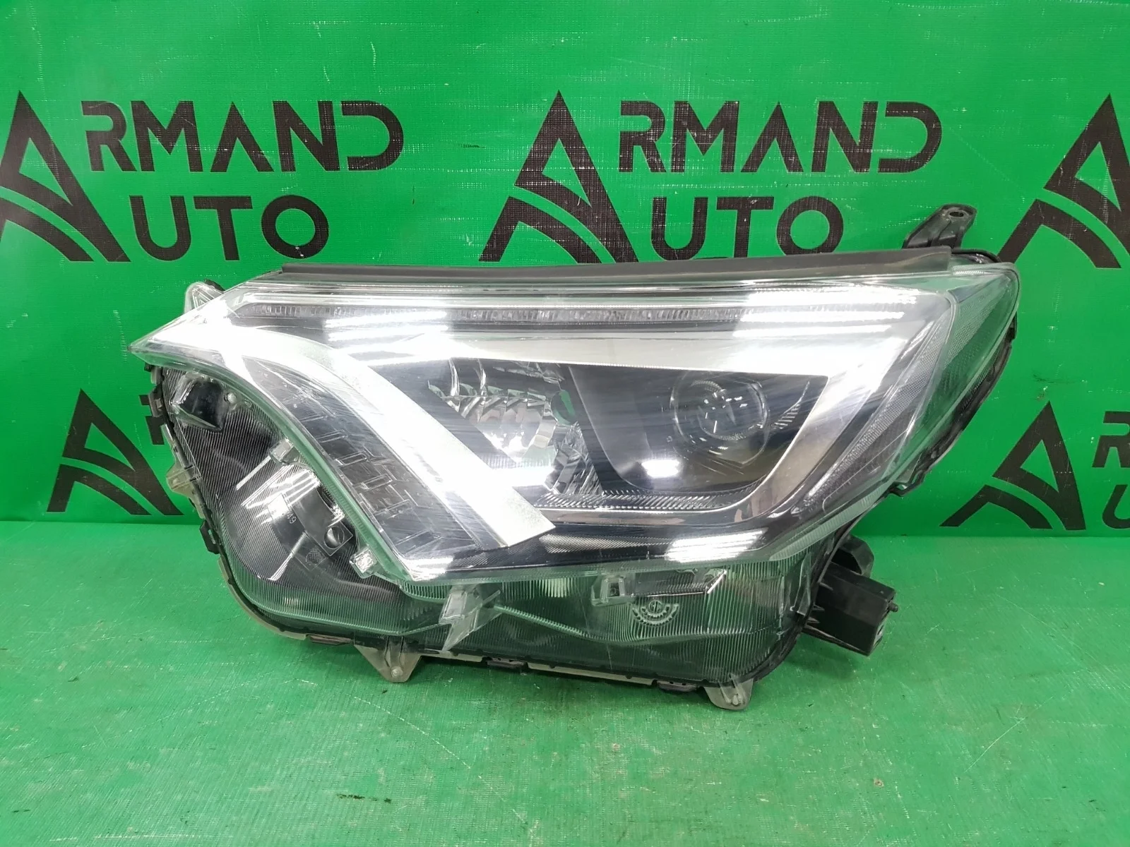 Фара TOYOTA RAV4 2015-2019 CA40