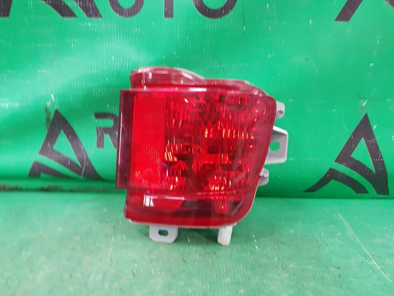 Фонарь противотуманный TOYOTA LAND CRUISER 2015-2021 200