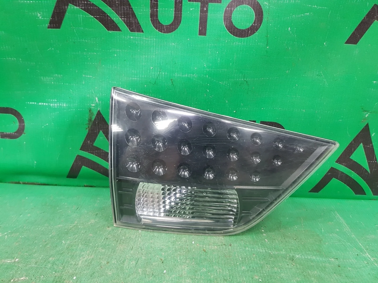 Фонарь внутренний MITSUBISHI OUTLANDER 2005-2013 XL