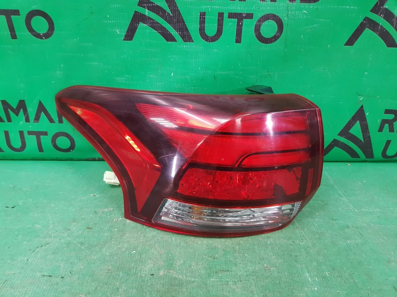 Фонарь внешний MITSUBISHI OUTLANDER 2015-нв 3