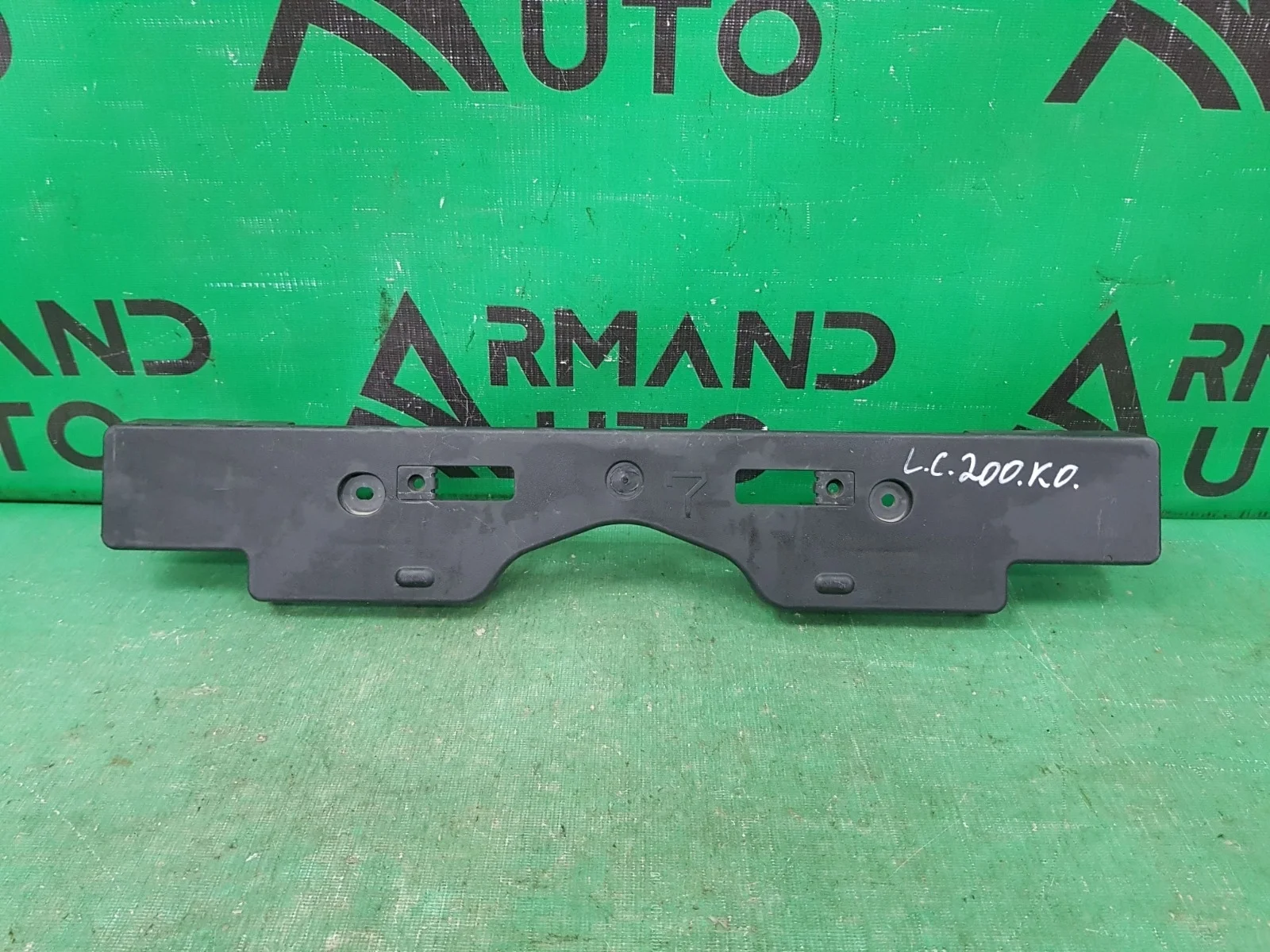 Площадка номерного знака TOYOTA LAND CRUISER 2012-2015 200