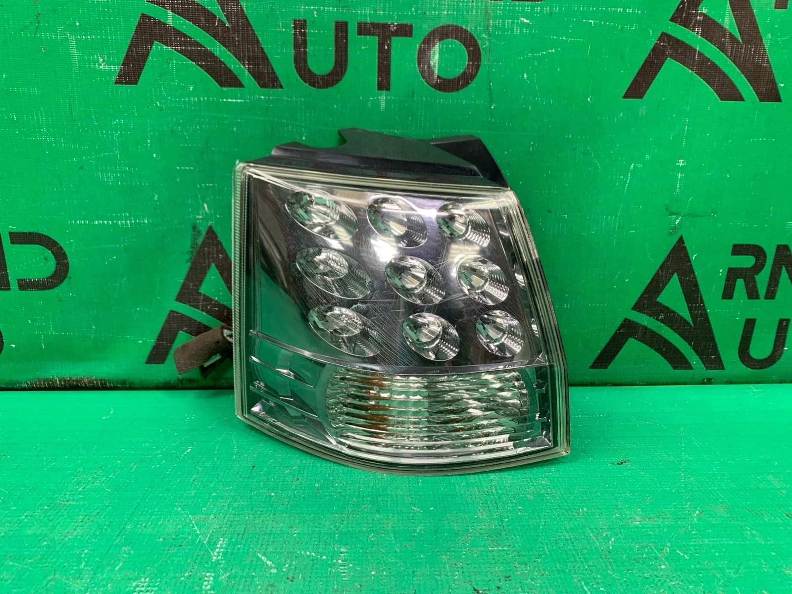 Фонарь внешний MITSUBISHI OUTLANDER 2005-2013 XL