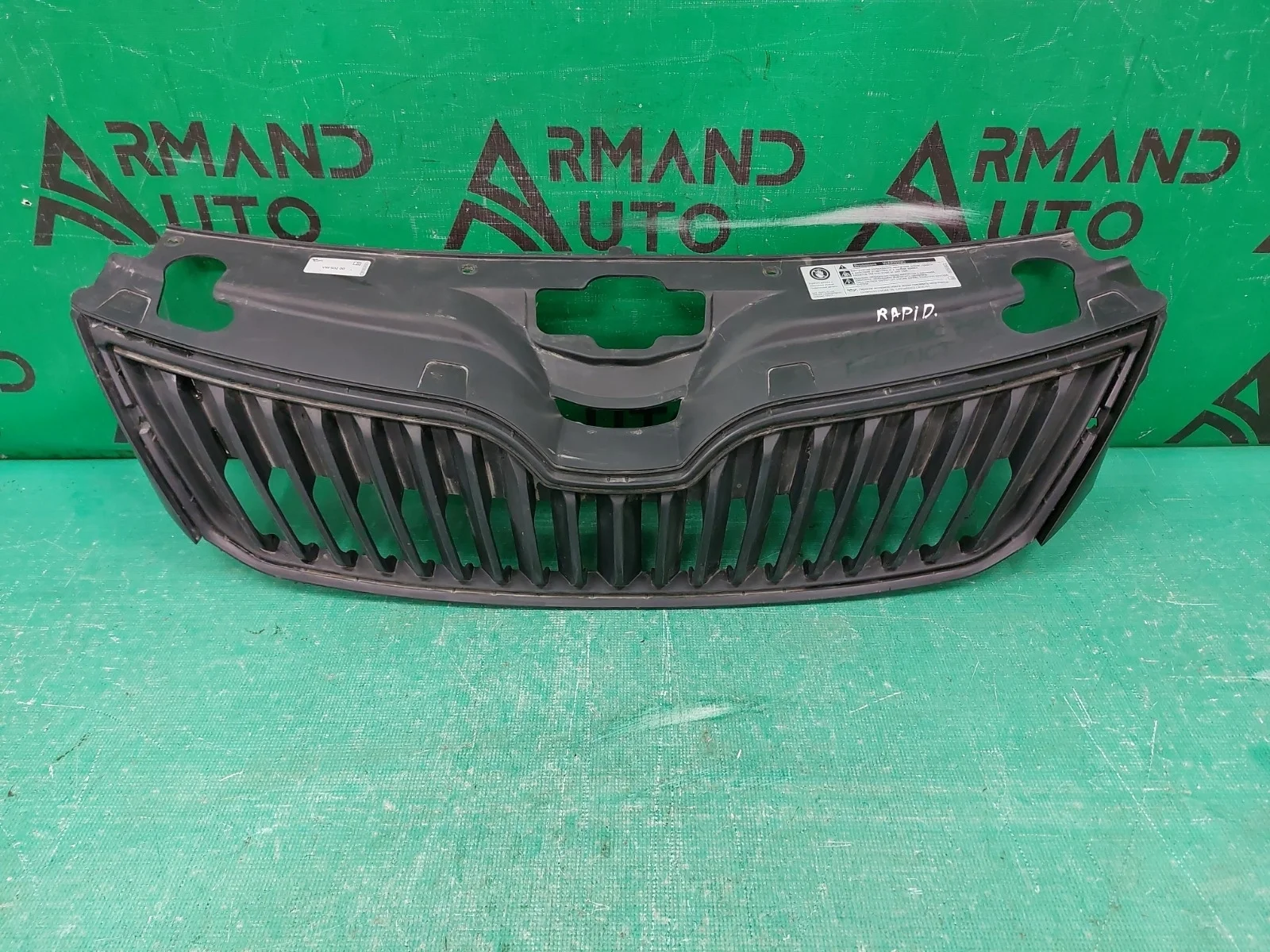 Решетка радиатора SKODA RAPID 2014-2020