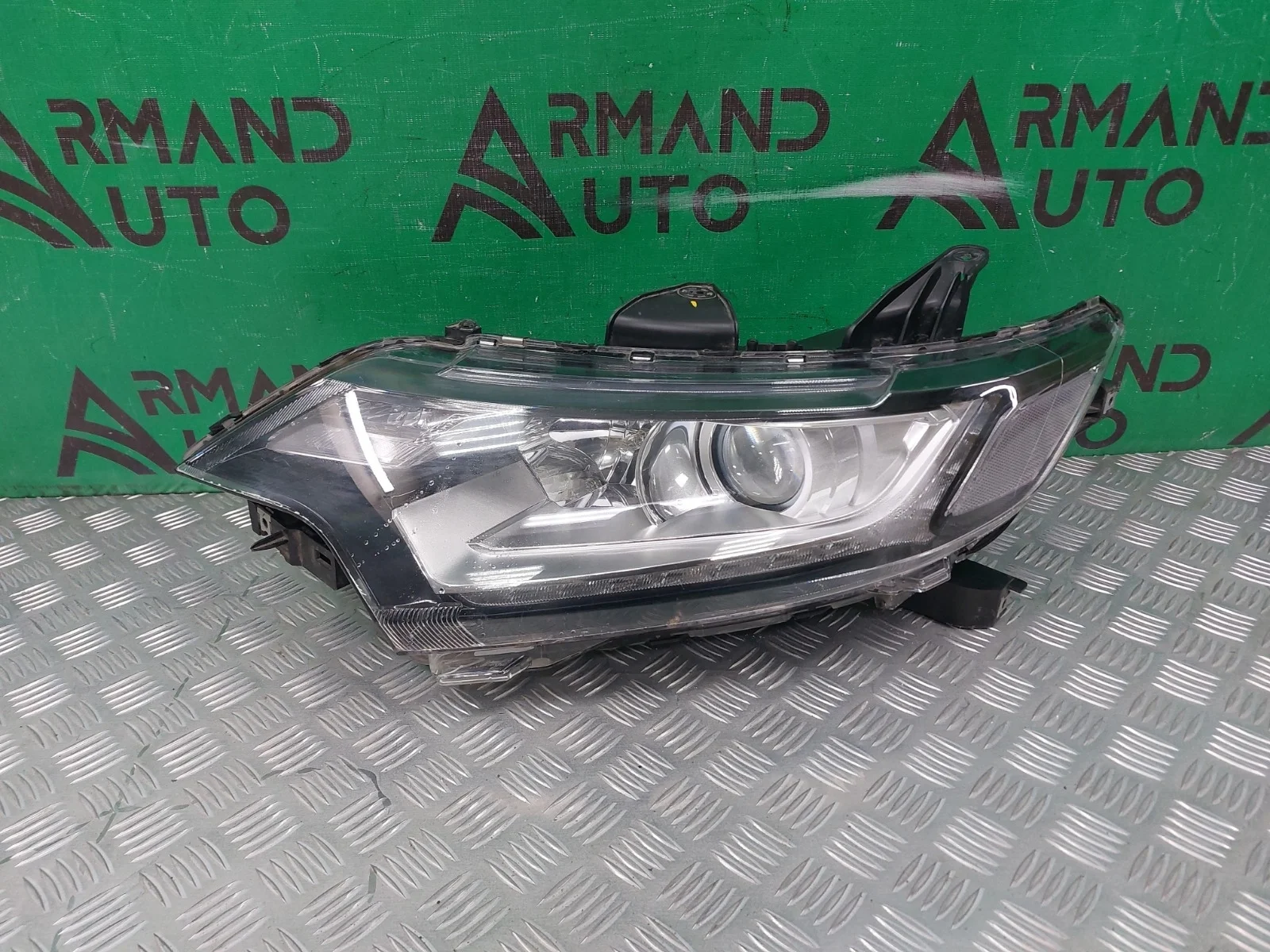 Фара MITSUBISHI OUTLANDER 2015-нв 3