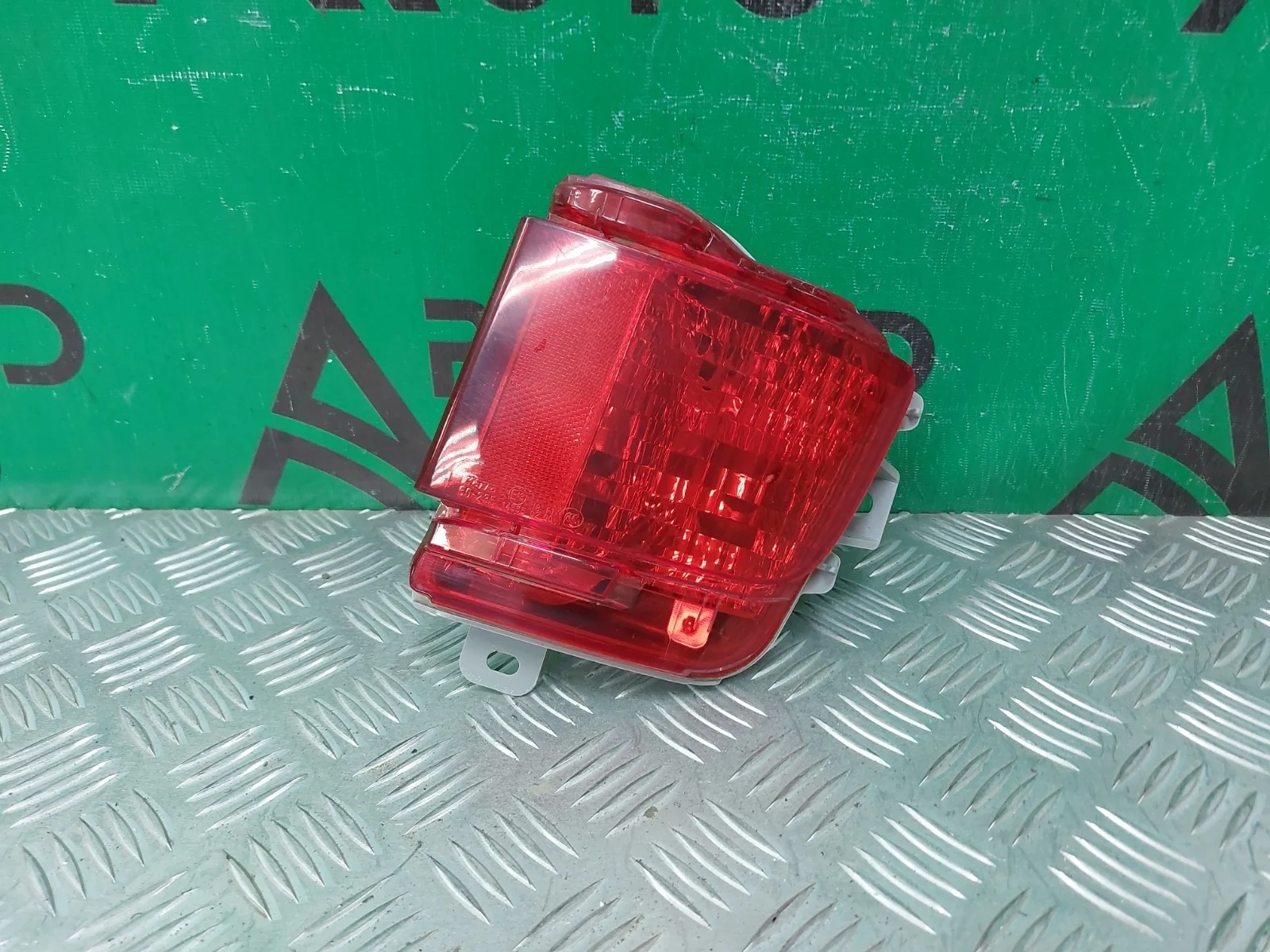 Фонарь противотуманный TOYOTA LAND CRUISER 2015-2021 200