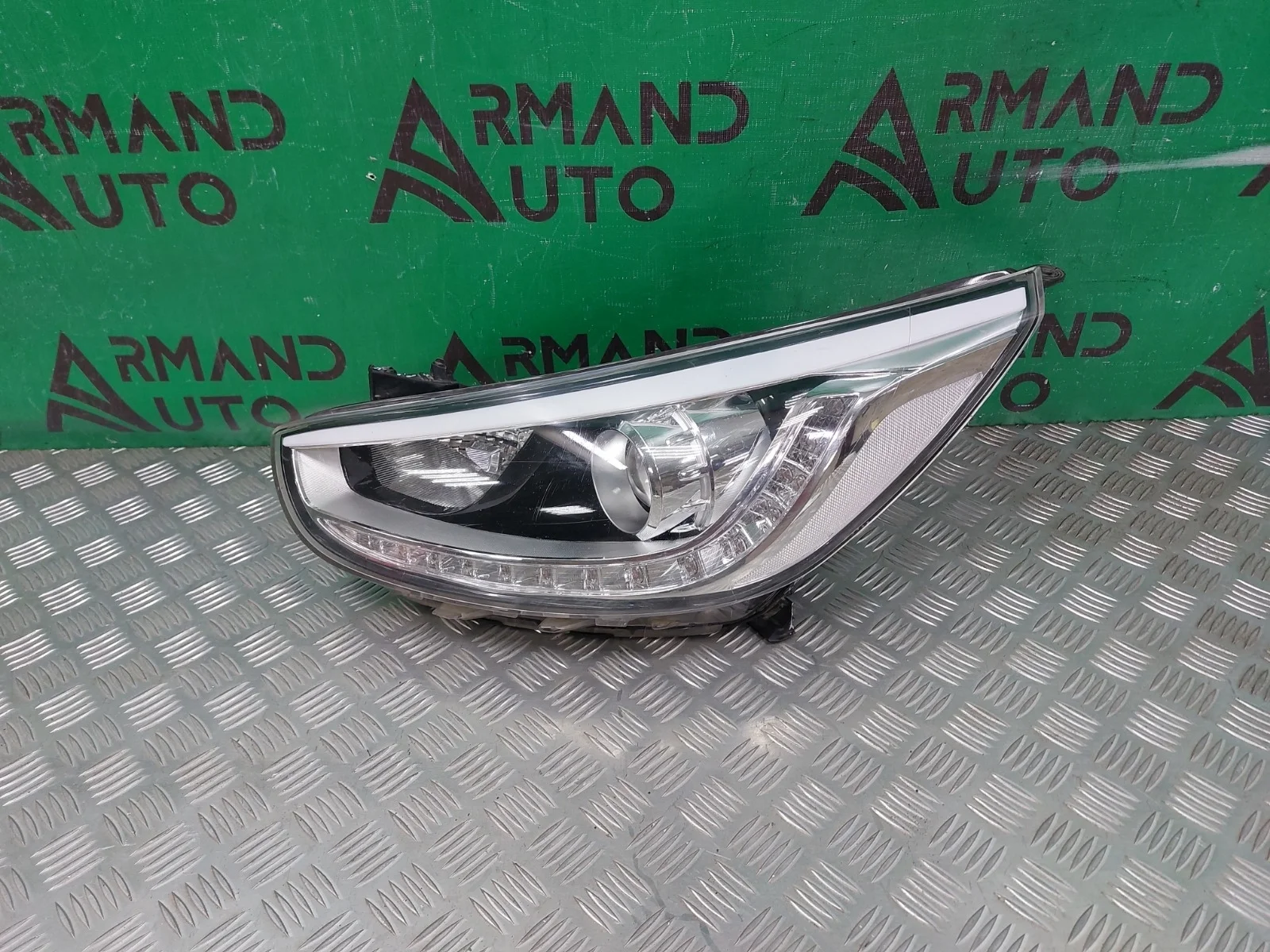 Фара HYUNDAI SOLARIS 2010-2014