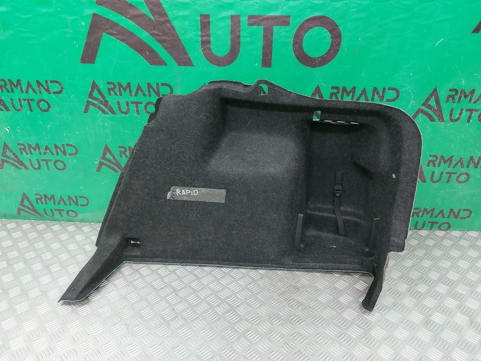 Обшивка багажника SKODA RAPID 2014-2020