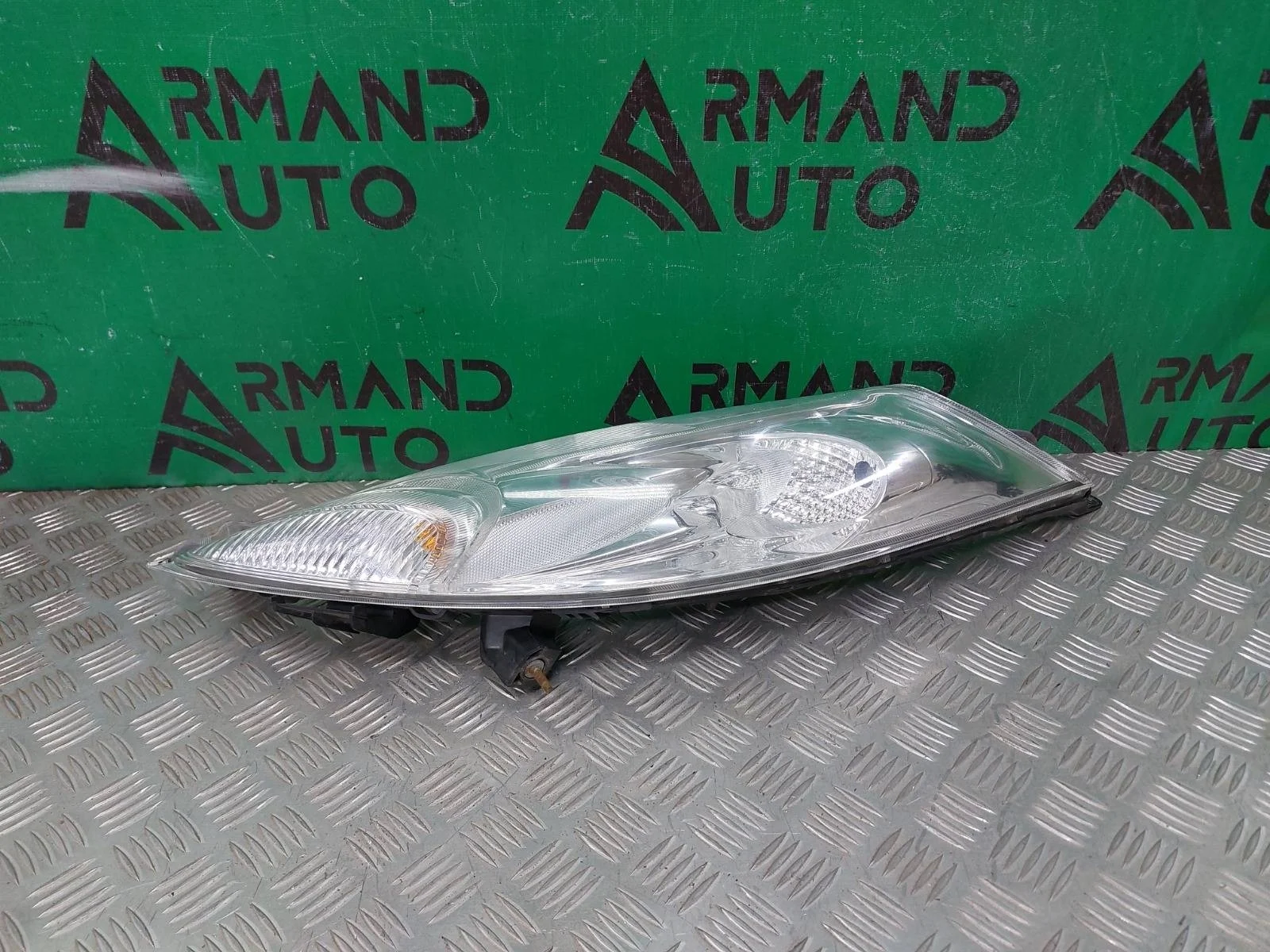 Фара габаритная Nissan Juke 2010-2014 YF15