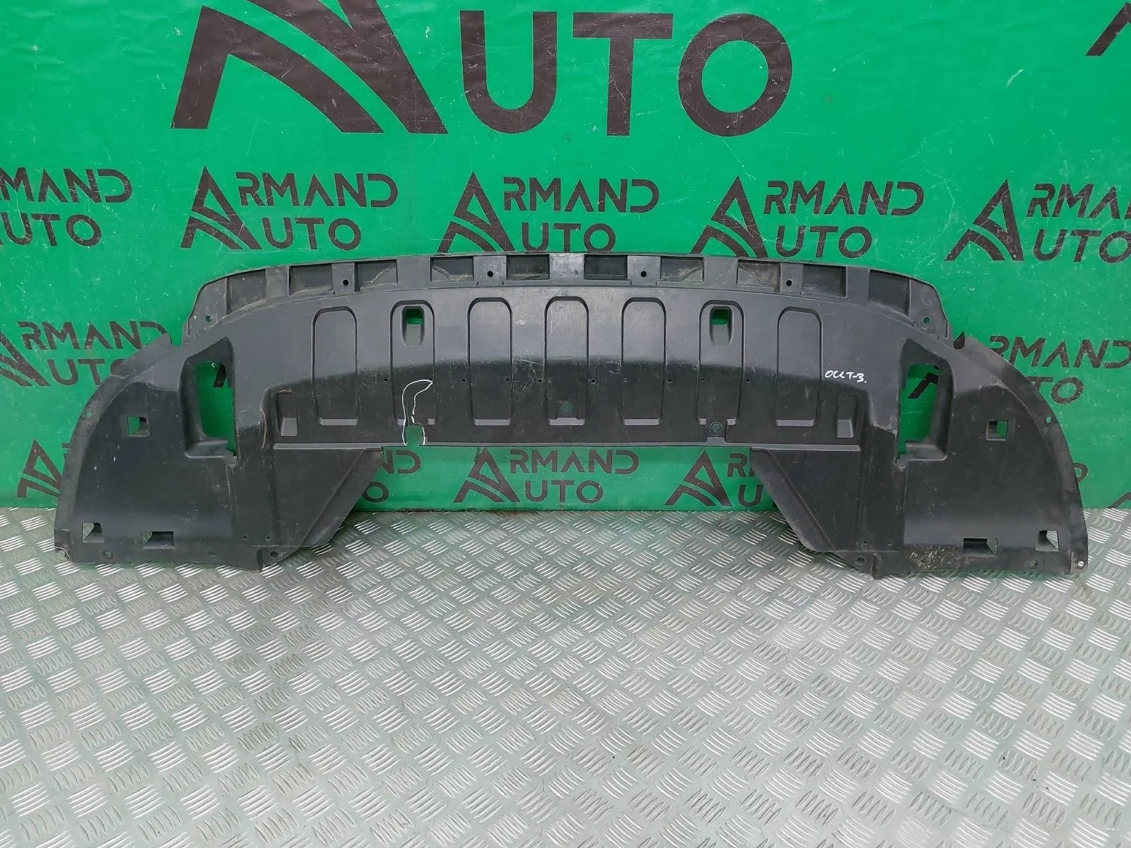 Пыльник бампера Mitsubishi Outlander 2012-нв 3