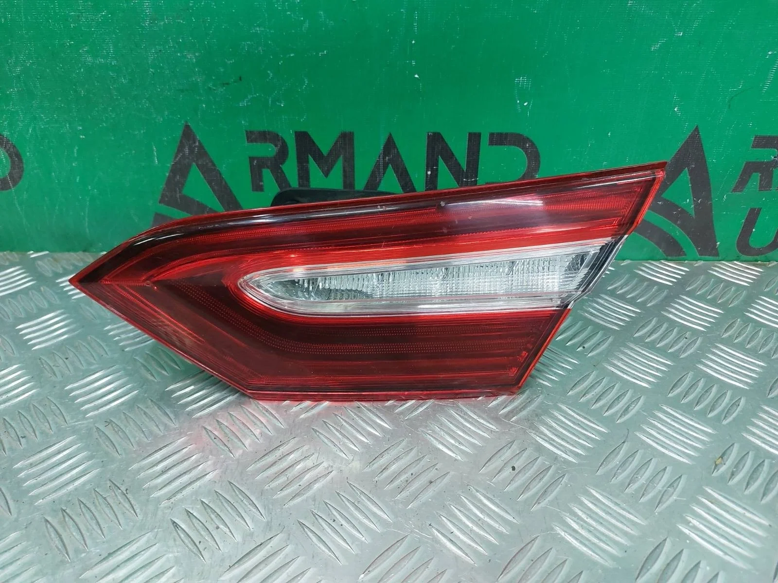 Фонарь внутренний Toyota Camry 2017-нв 8 XV70