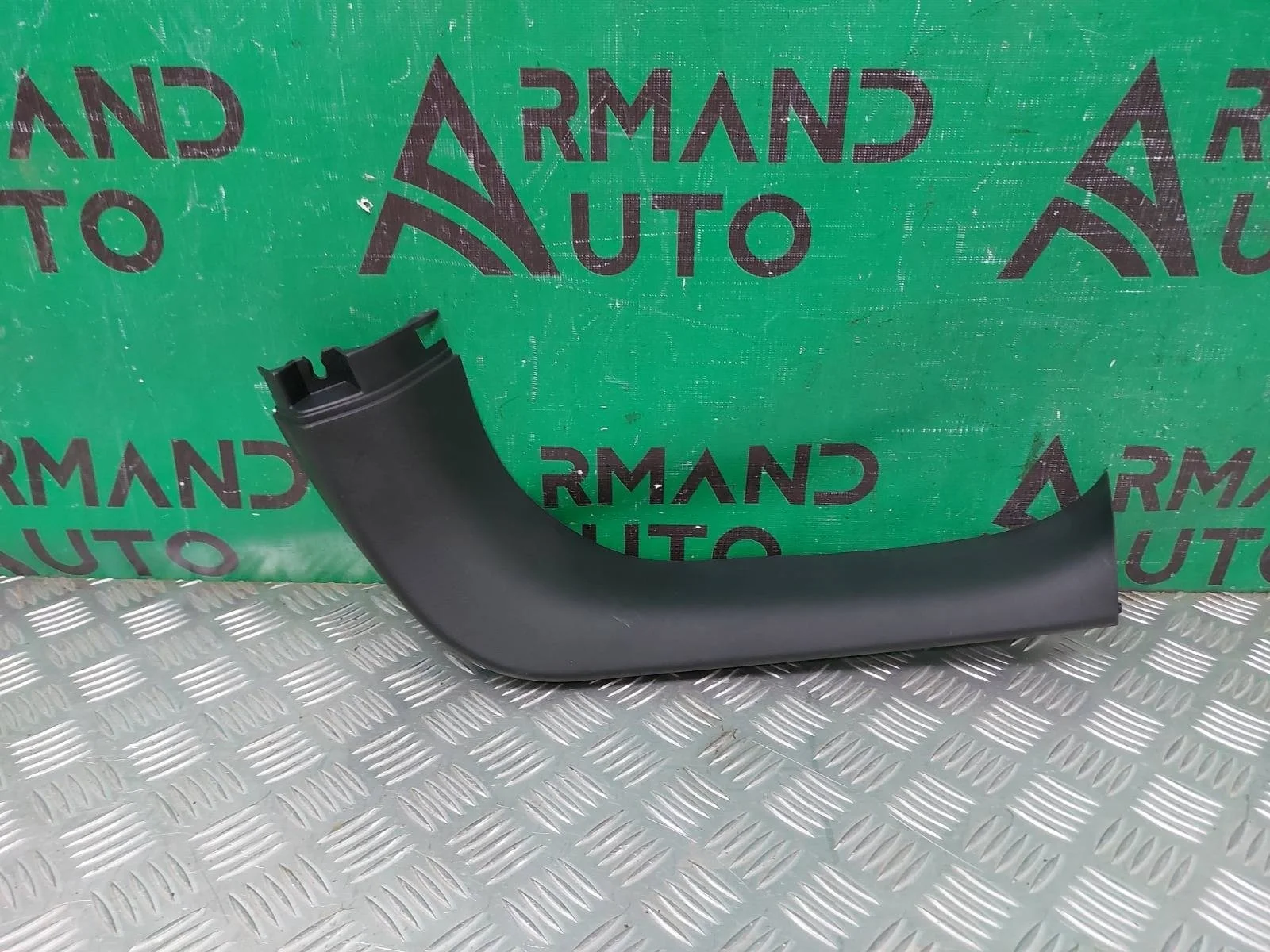 Обшивка двери багажника верхняя Mitsubishi Outlander 2012-нв 3