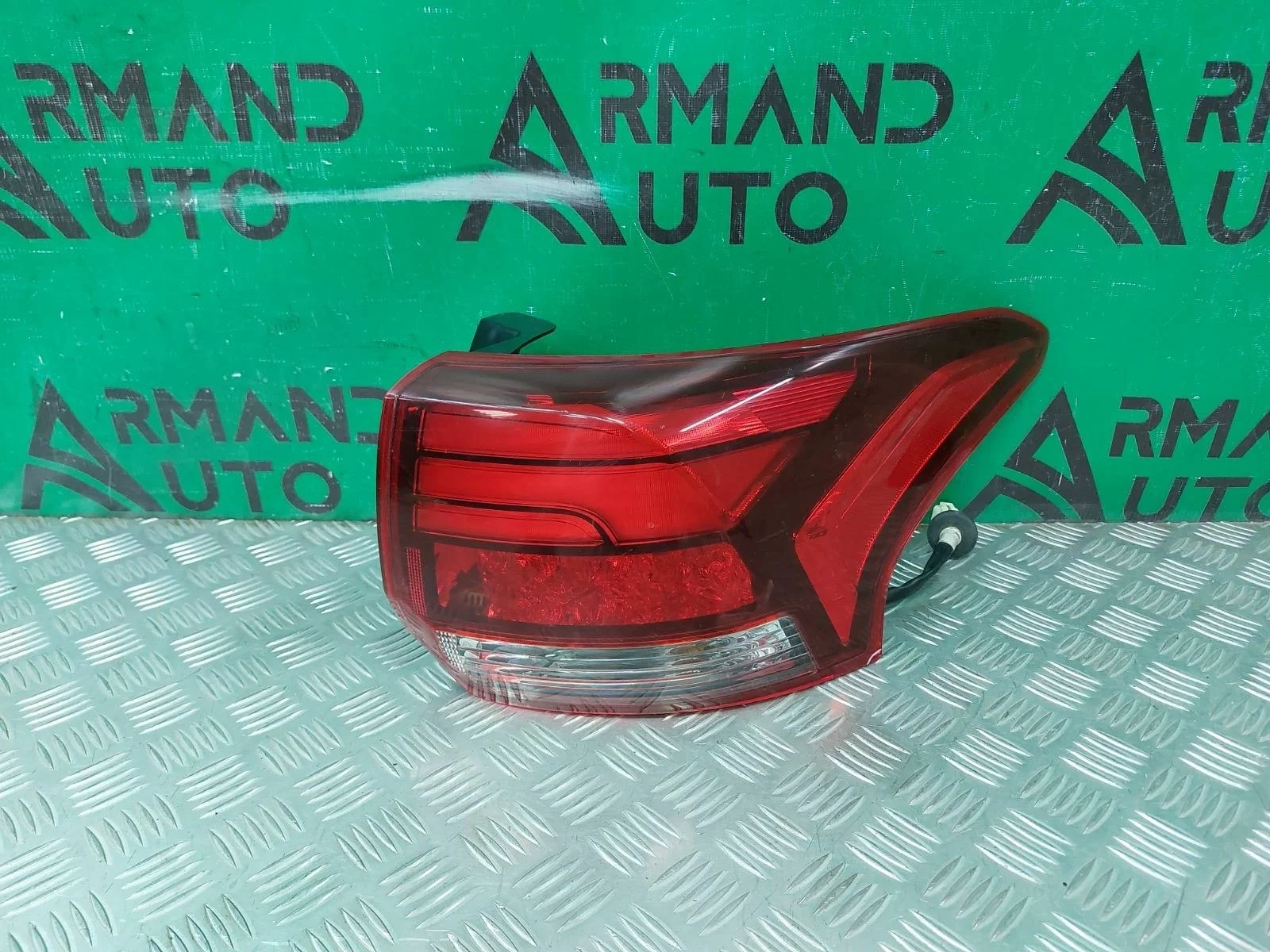 Фонарь внешний Mitsubishi Outlander 2015-нв 3