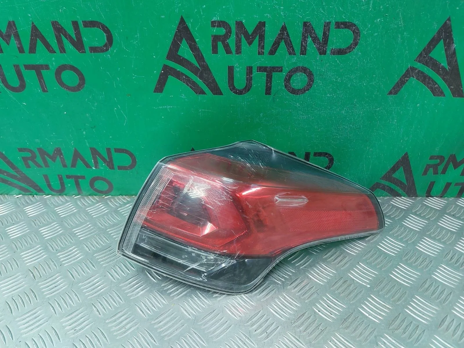 Фонарь внешний Toyota RAV4 2015-2019 CA40