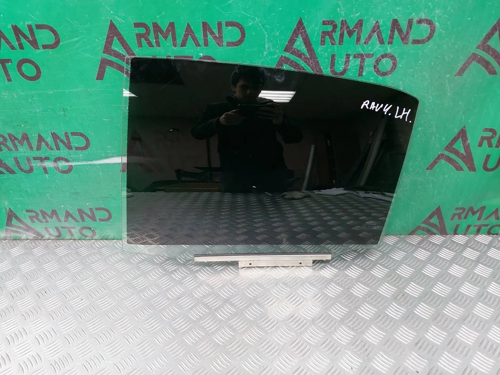 Стекло двери Toyota Camry 2017-нв 8 XV70