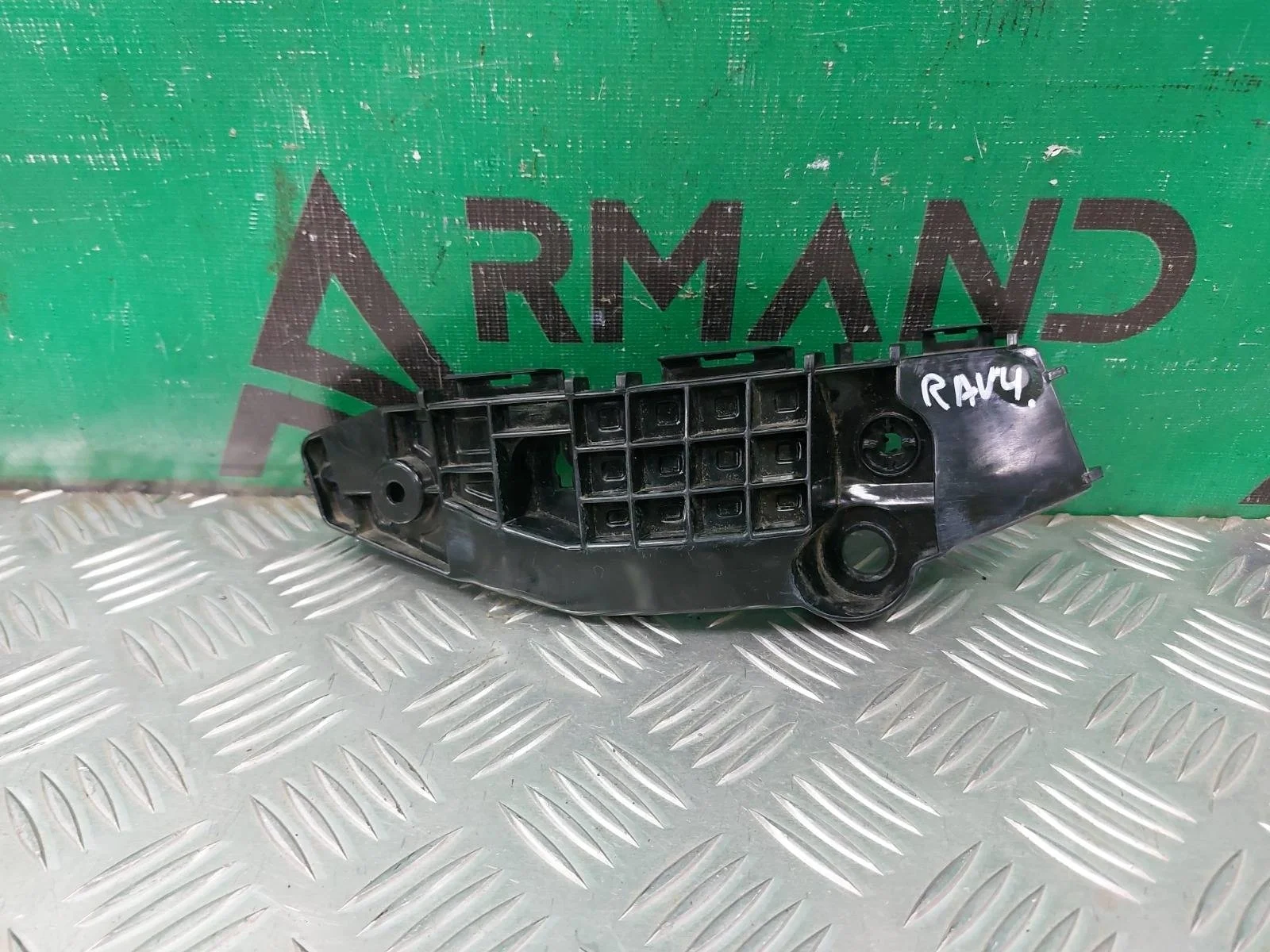 Кронштейн бампера Toyota RAV4 2018-нв 5 XA50