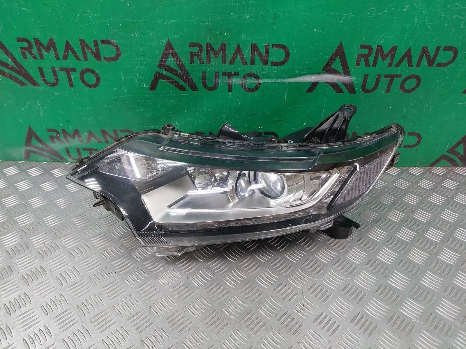 Фара Mitsubishi Outlander 2015-нв 3