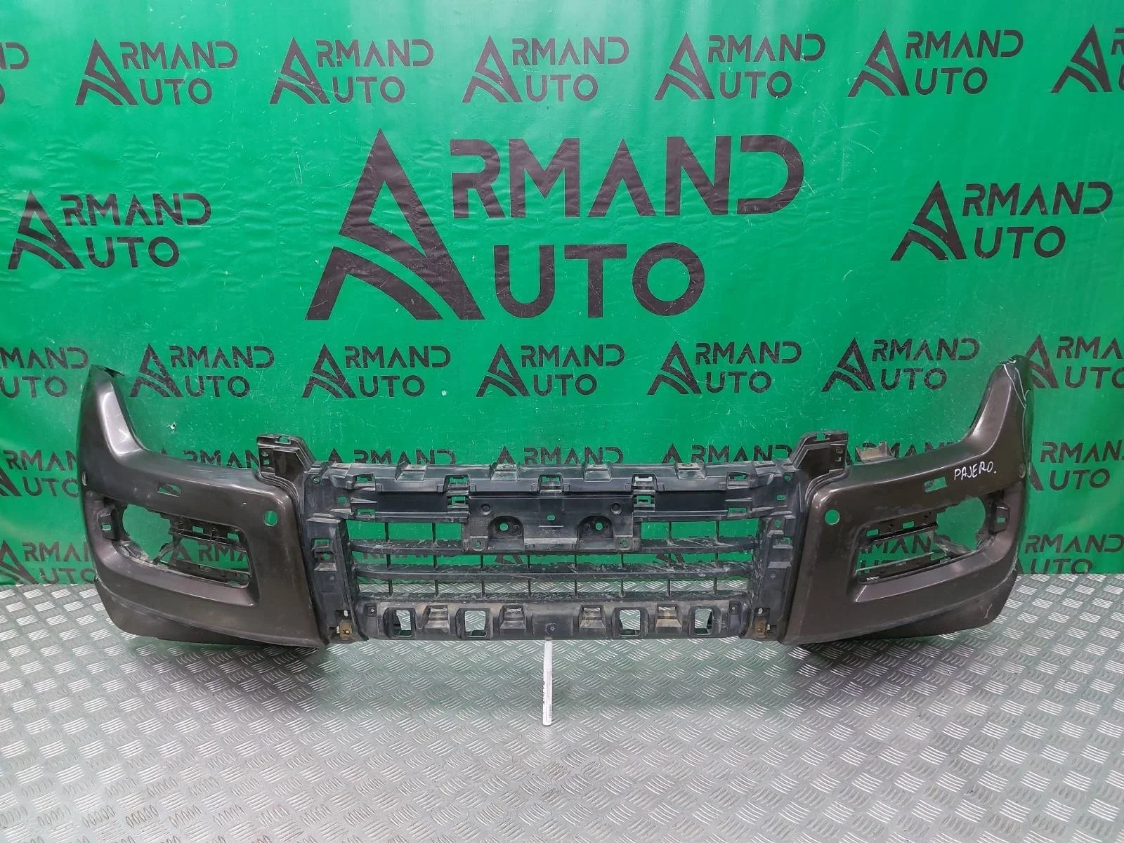 Бампер Mitsubishi Pajero 2014-нв