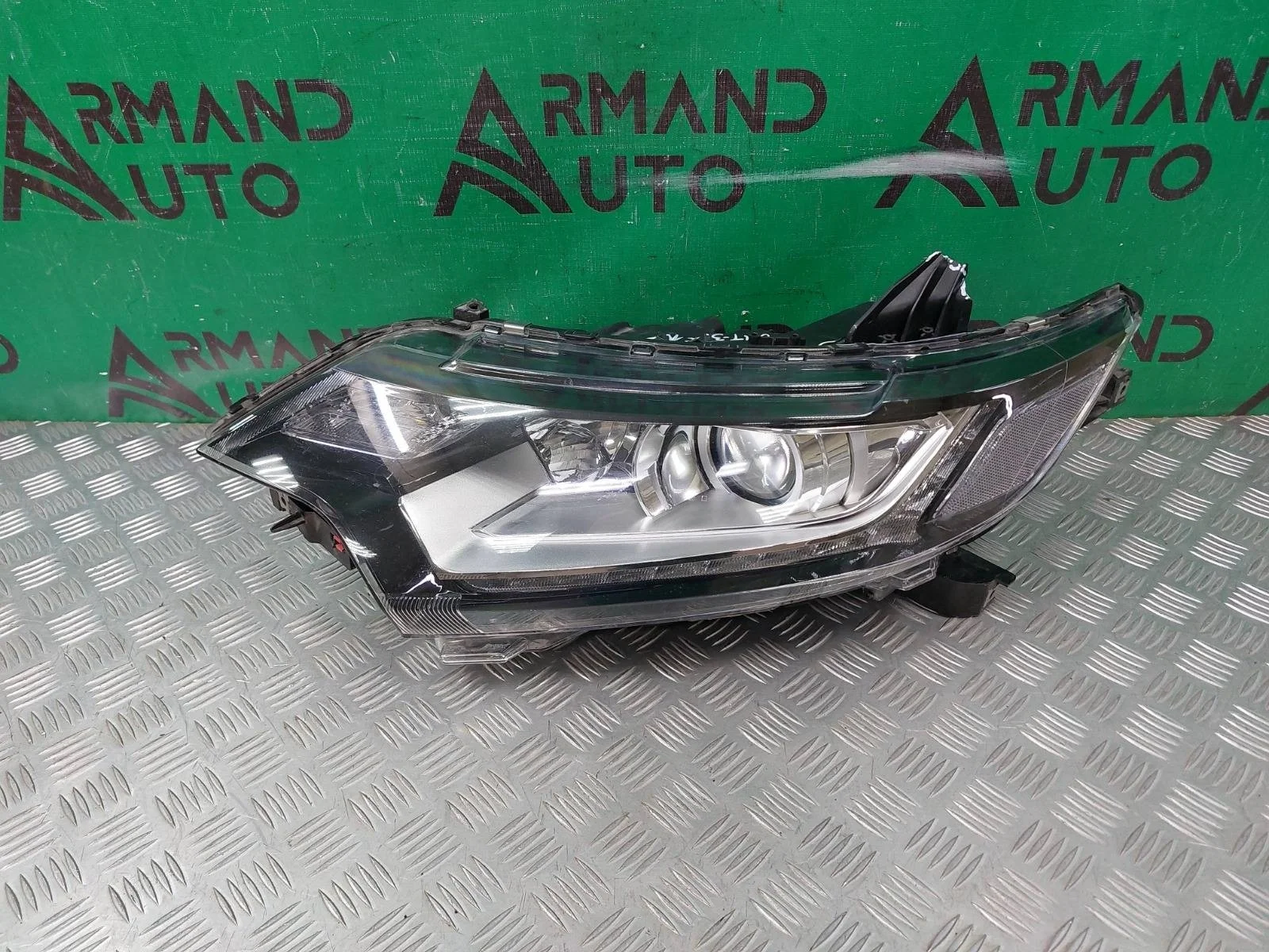 Фара Mitsubishi Outlander 2015-нв 3