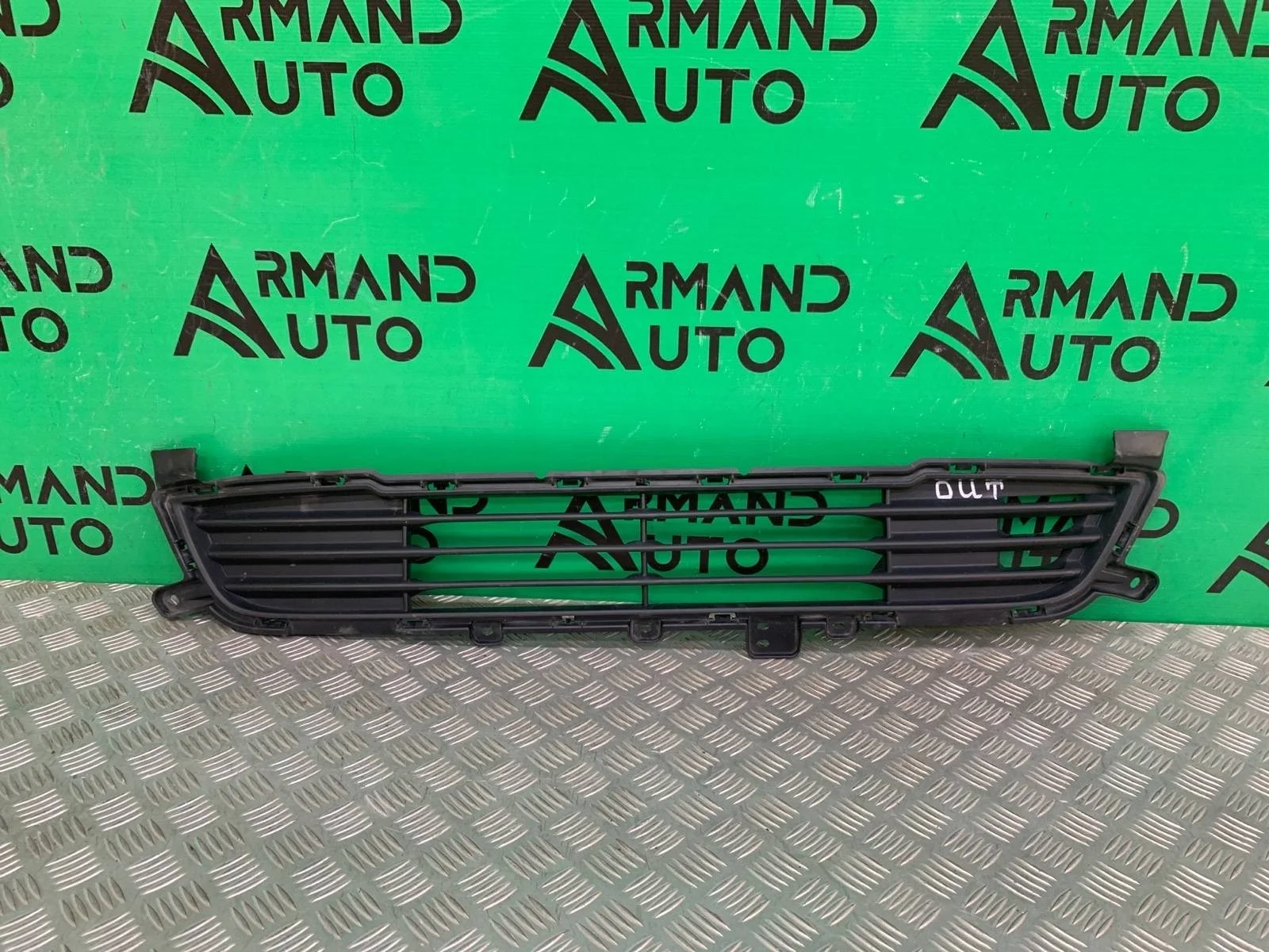 Решетка бампера нижняя Mitsubishi Outlander 2012-2015 3