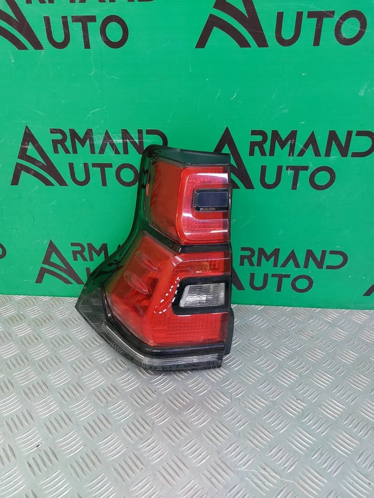 Фонарь Toyota Land Cruiser Prado 2017-нв 150