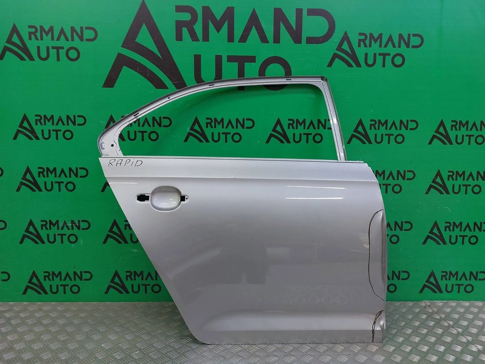 Дверь Skoda Rapid 2014-2020