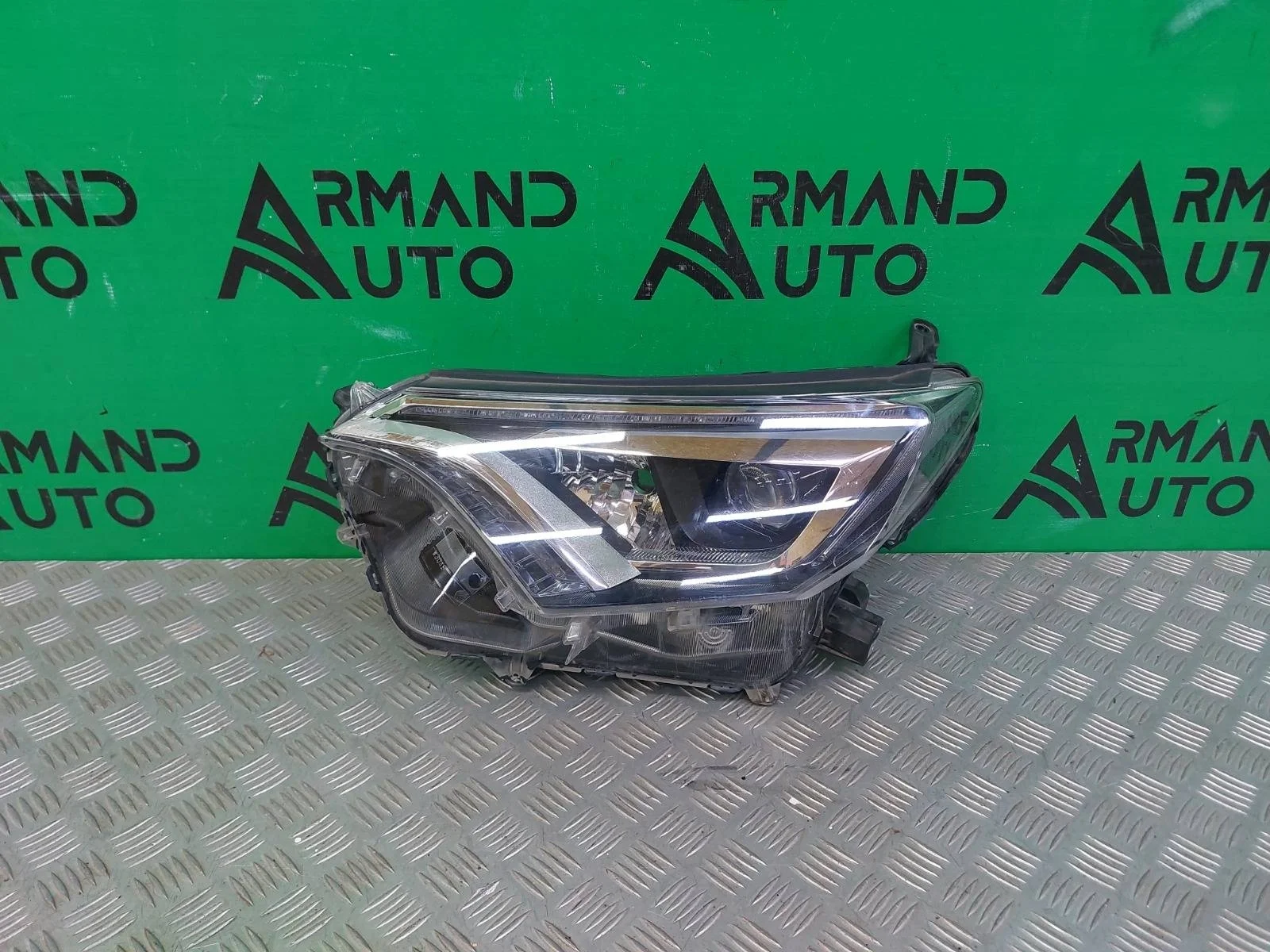 Фара Toyota RAV4 2015-2019 CA40