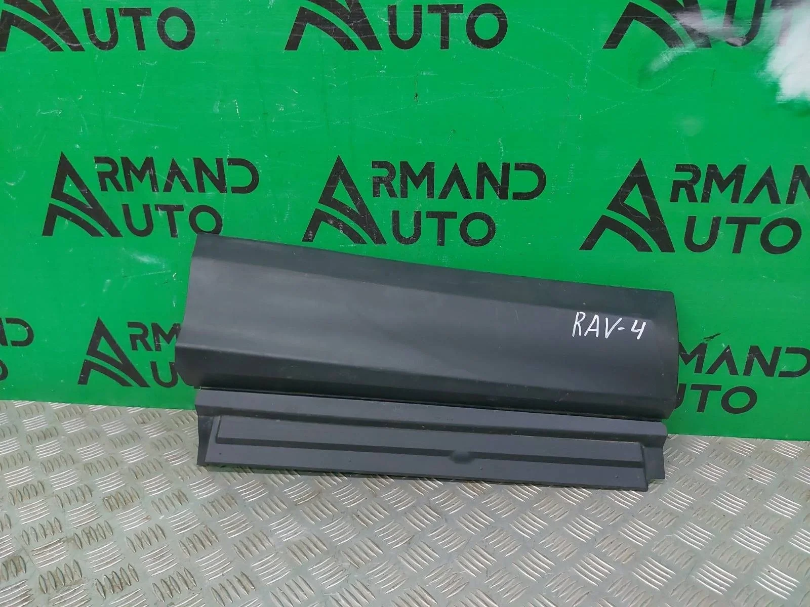 Молдинг двери Toyota RAV4 2015-2019 CA40