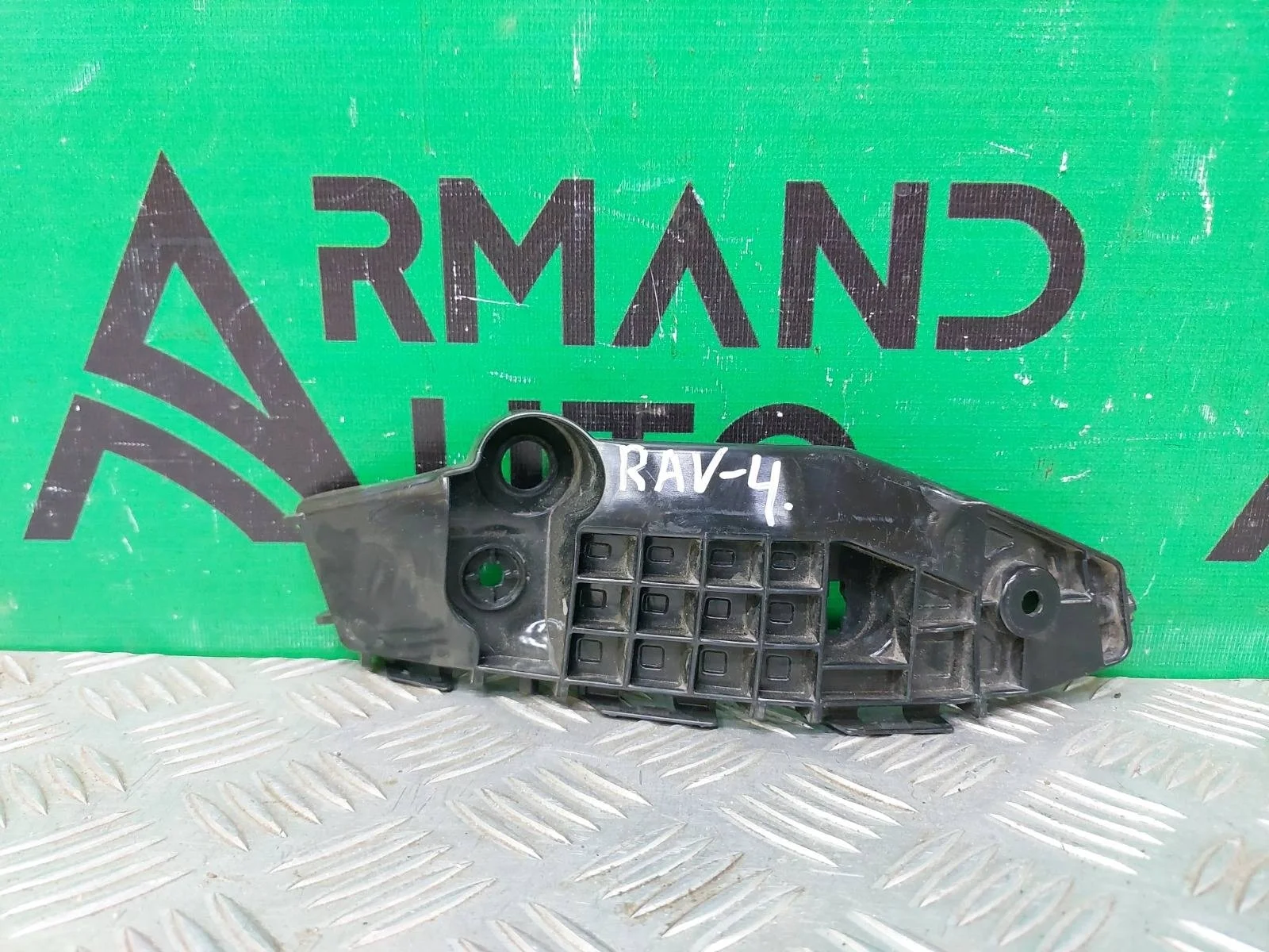 Кронштейн бампера Toyota RAV4 2018-нв 5 XA50