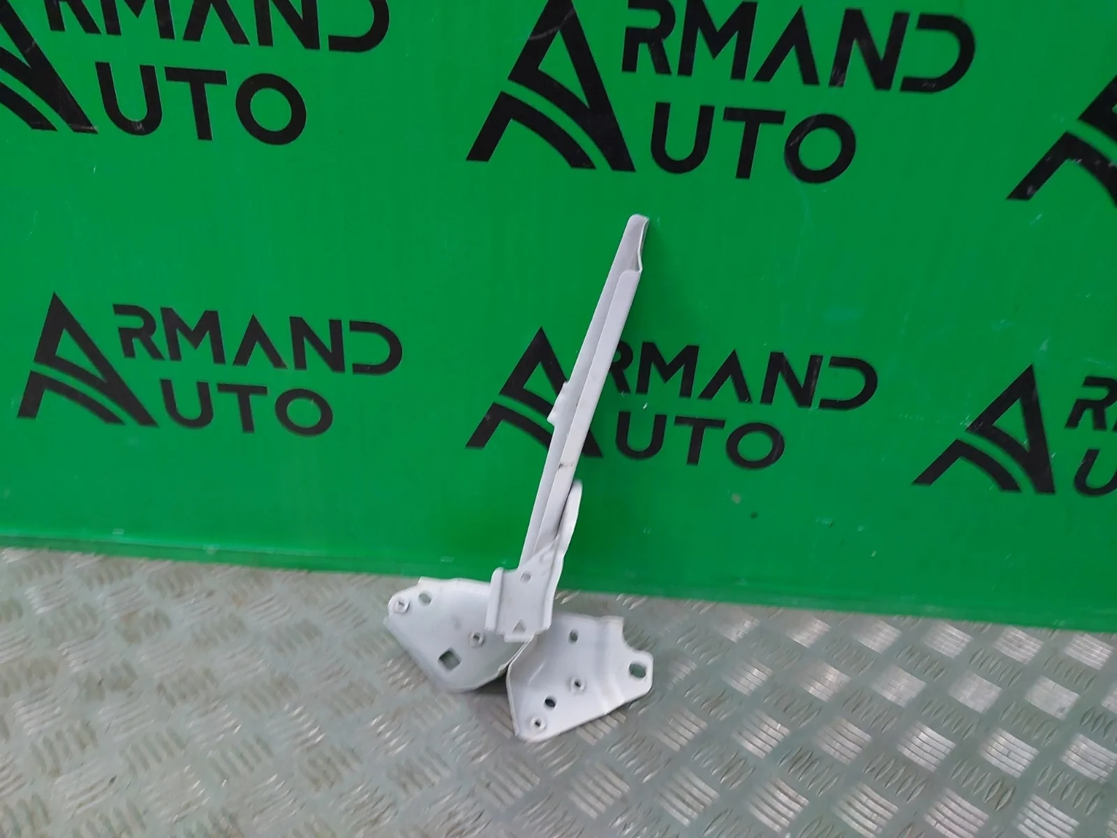 Кронштейн крыла Mazda CX-5 2017-нв