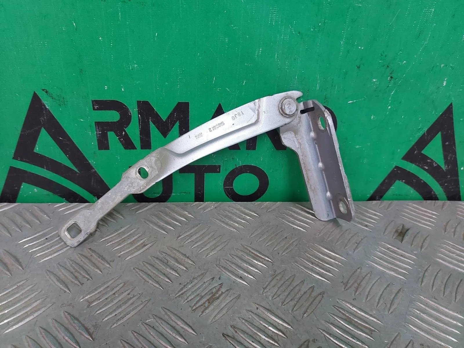 Петля капота Renault Sandero 2013-2022