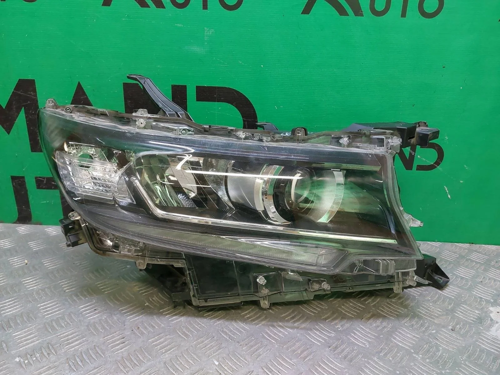 Фара Toyota Land Cruiser Prado 2017-нв 150