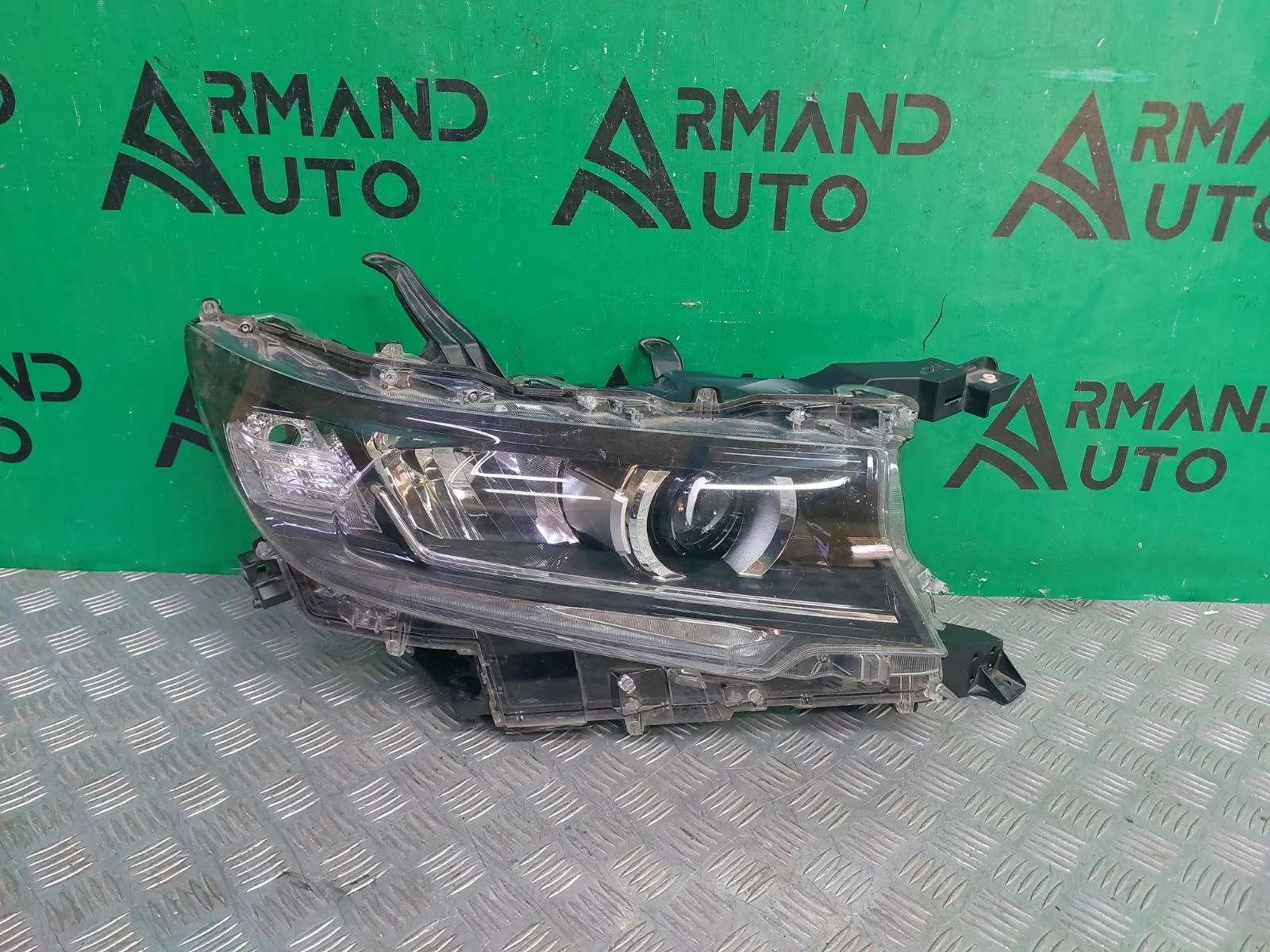 Фара Toyota Land Cruiser Prado 2017-нв 150