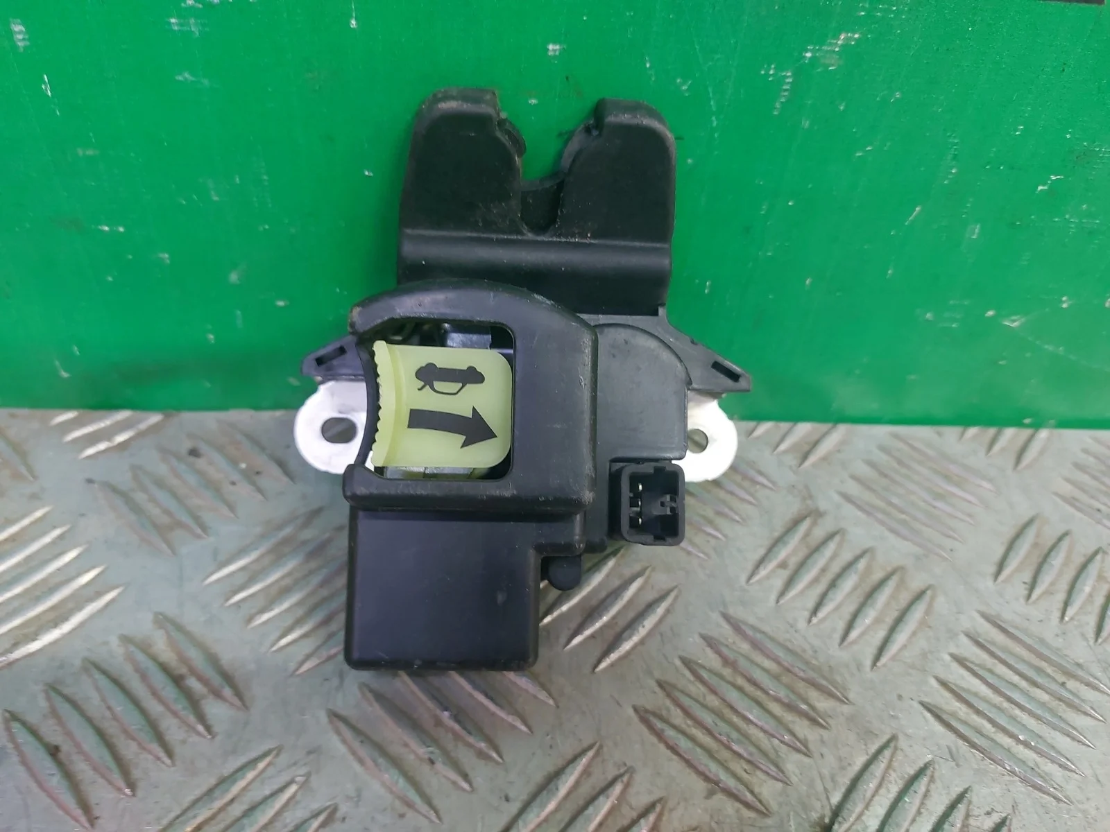 Замок крышки багажника Hyundai Solaris 2017-нв