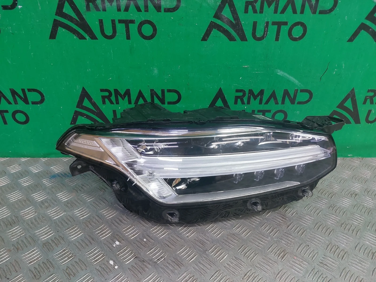 Фара Volvo XC90 2014-2019