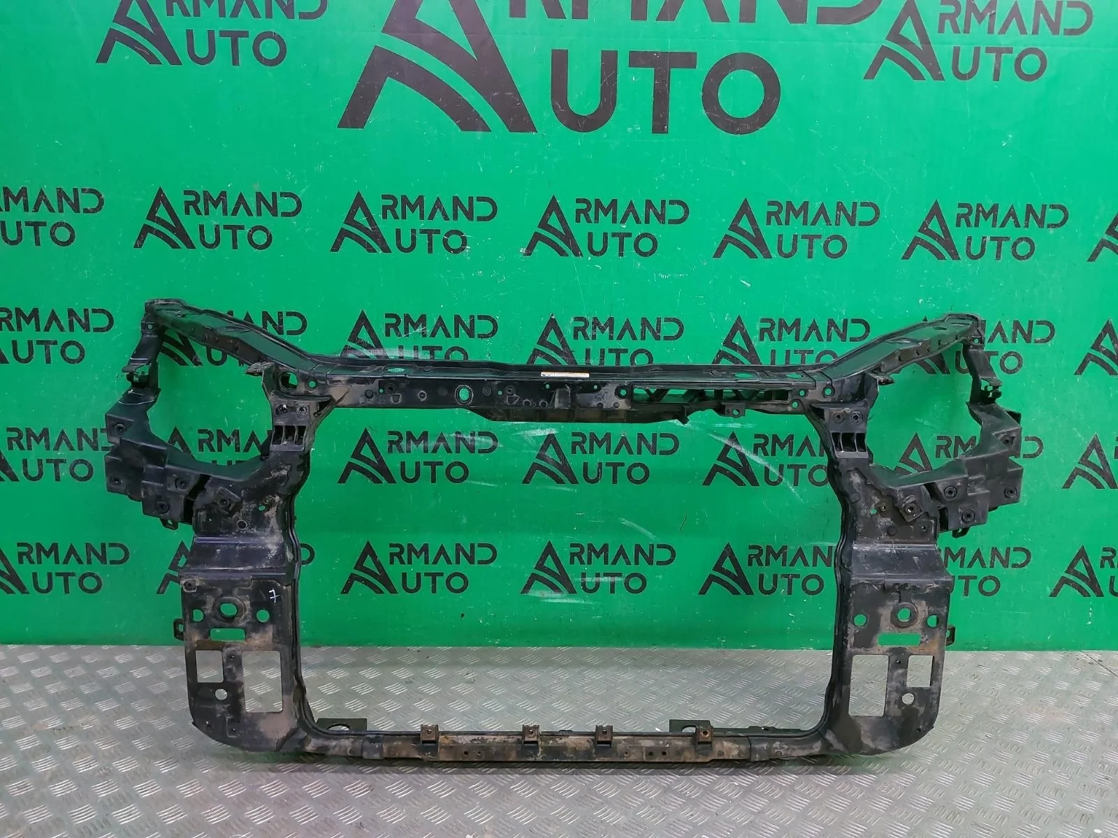 Панель передняя (суппорт радиатора) Kia Sorento 2009-2012 XM